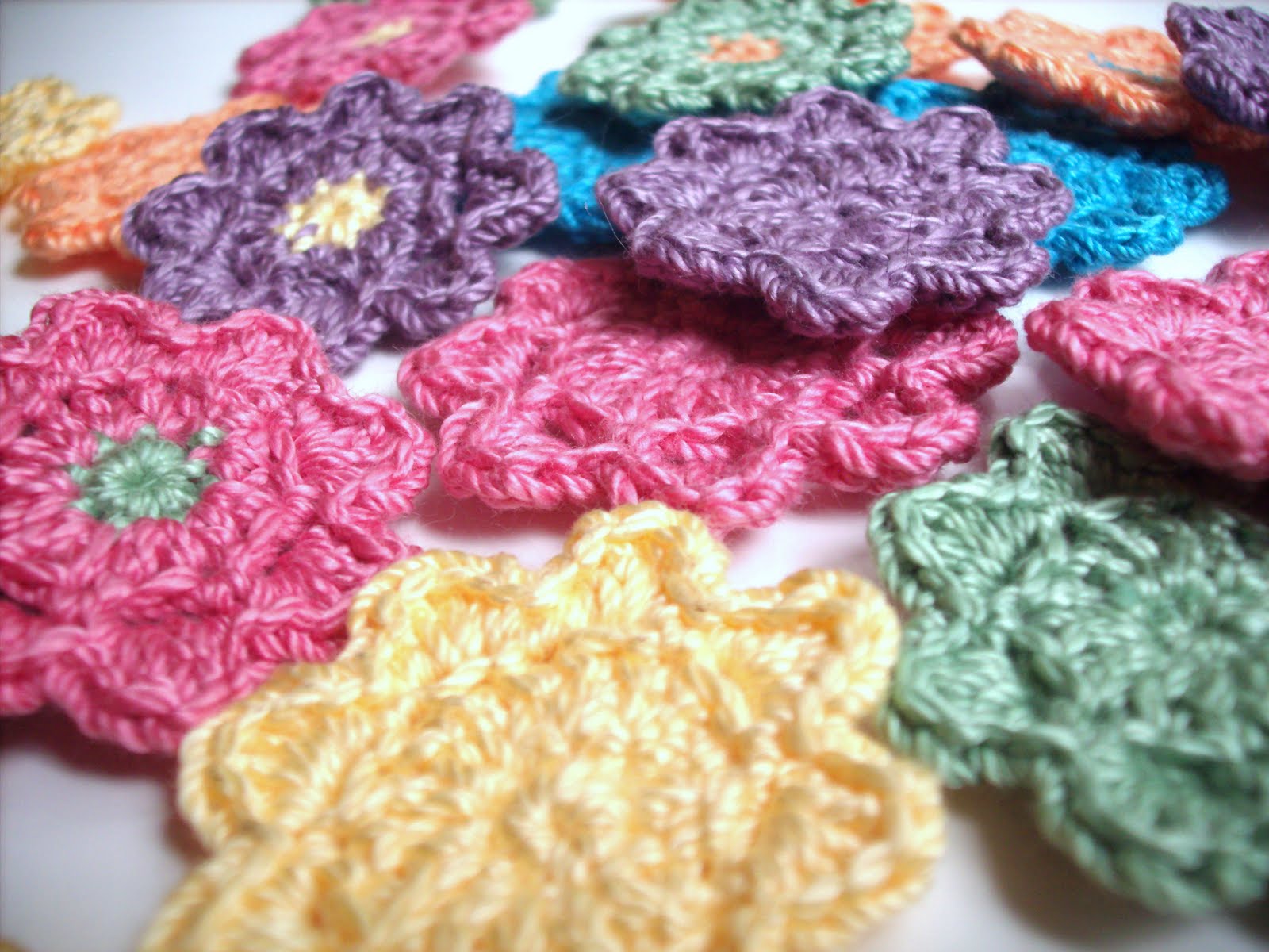 Crochet Flowers | FaveCrafts.com - Christmas Crafts, Free Knitting