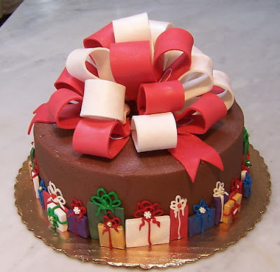http://1.bp.blogspot.com/_3oWb5jG6lRs/TTXzFj23O8I/AAAAAAAAAg0/hXkp9CtLkKc/s400/ideas-for-christmas-wedding-cakes-with-traditional-frosting-2.jpg