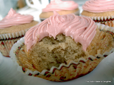 The Dutch Baker's Daughter: Pink Pomegranate Cupcakes