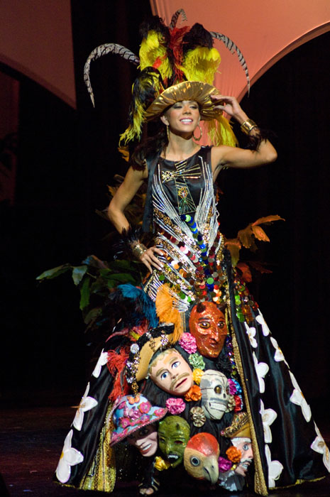 Miss Panama wins Best in National Costume at Miss Universe 2009