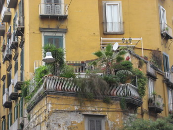 Art and Interior: SMALL SPACES: Balcony Garden