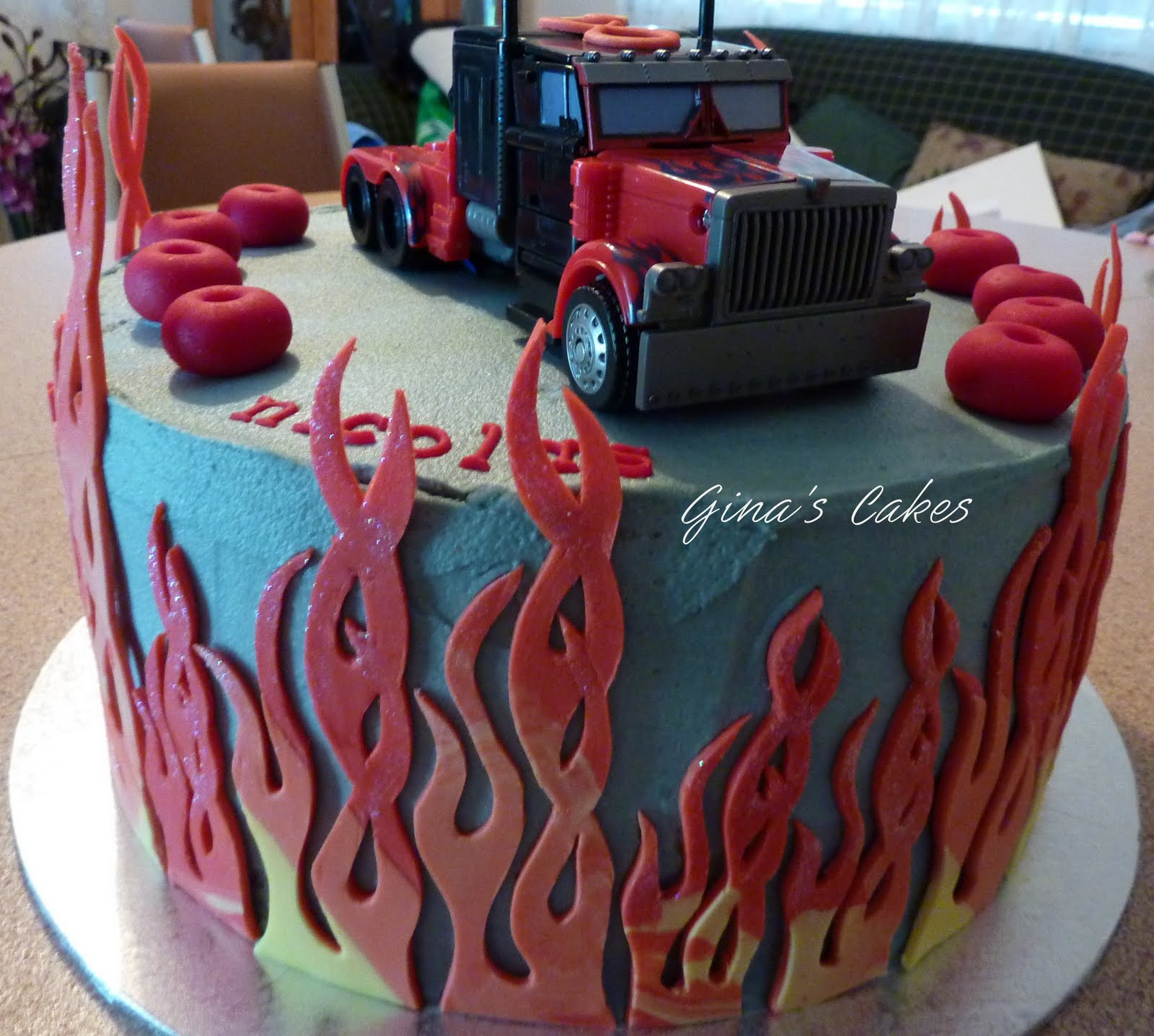 top-that-nicolas-optimus-prime-transformer-cake-cupcake-toppers