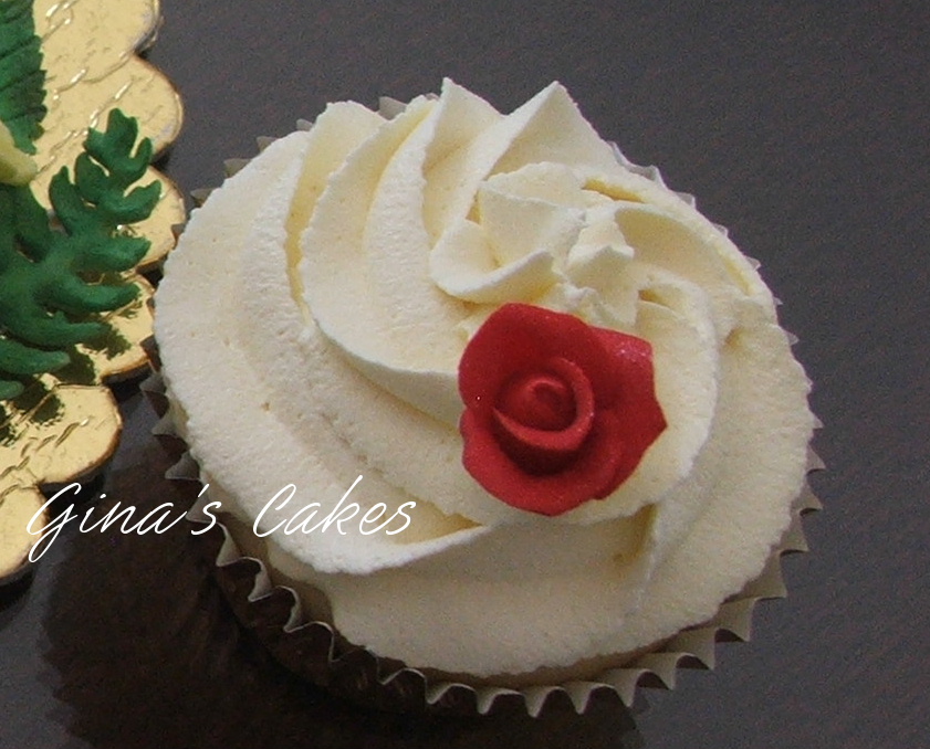 Top That! {OES Warwick} Cutting Cake and Cupcakes