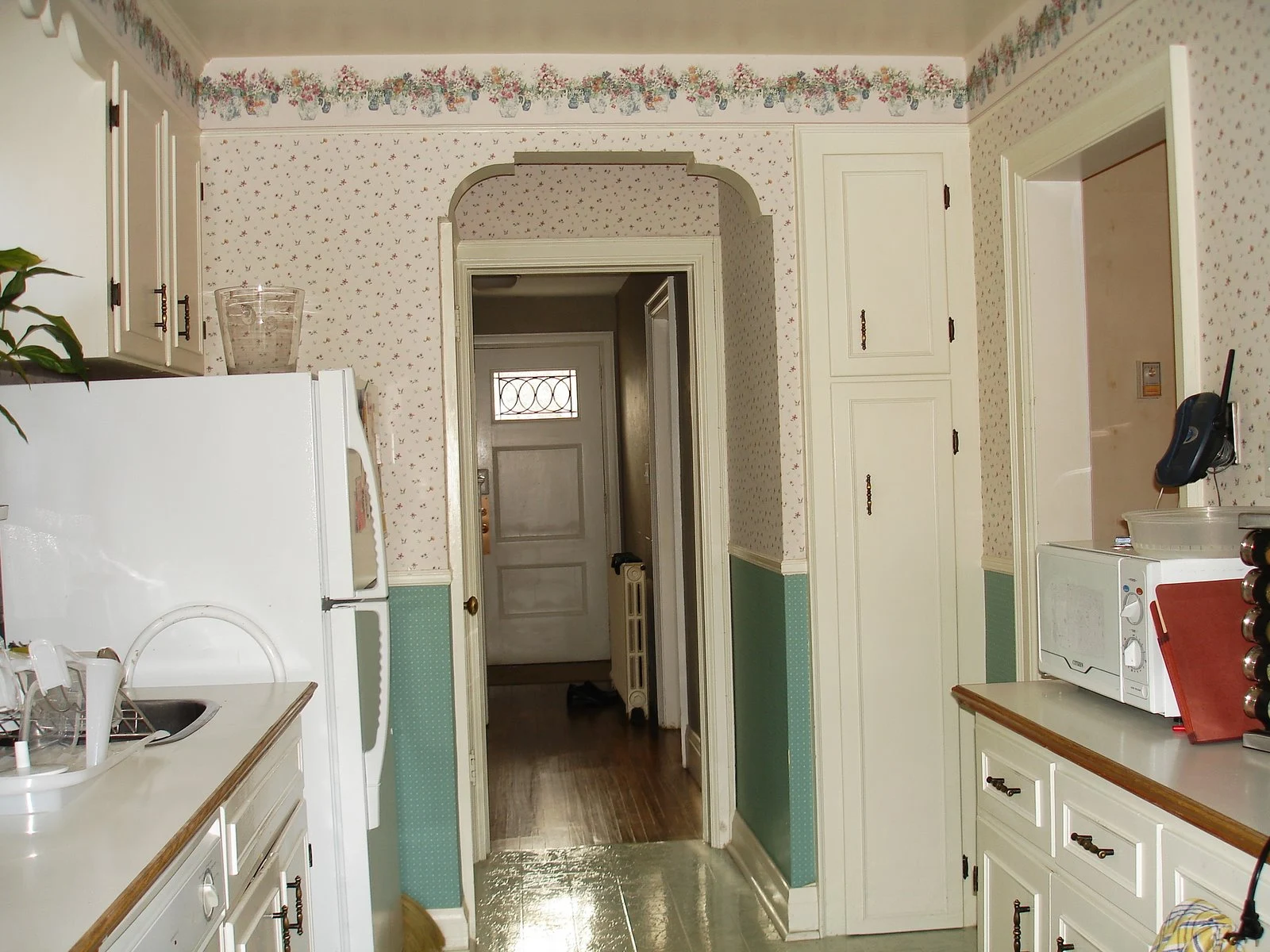 kitchen before renovation, 60's kitchen