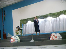 Pra Leda Pagliarin no Seminário profético de mulheres Ministrando
