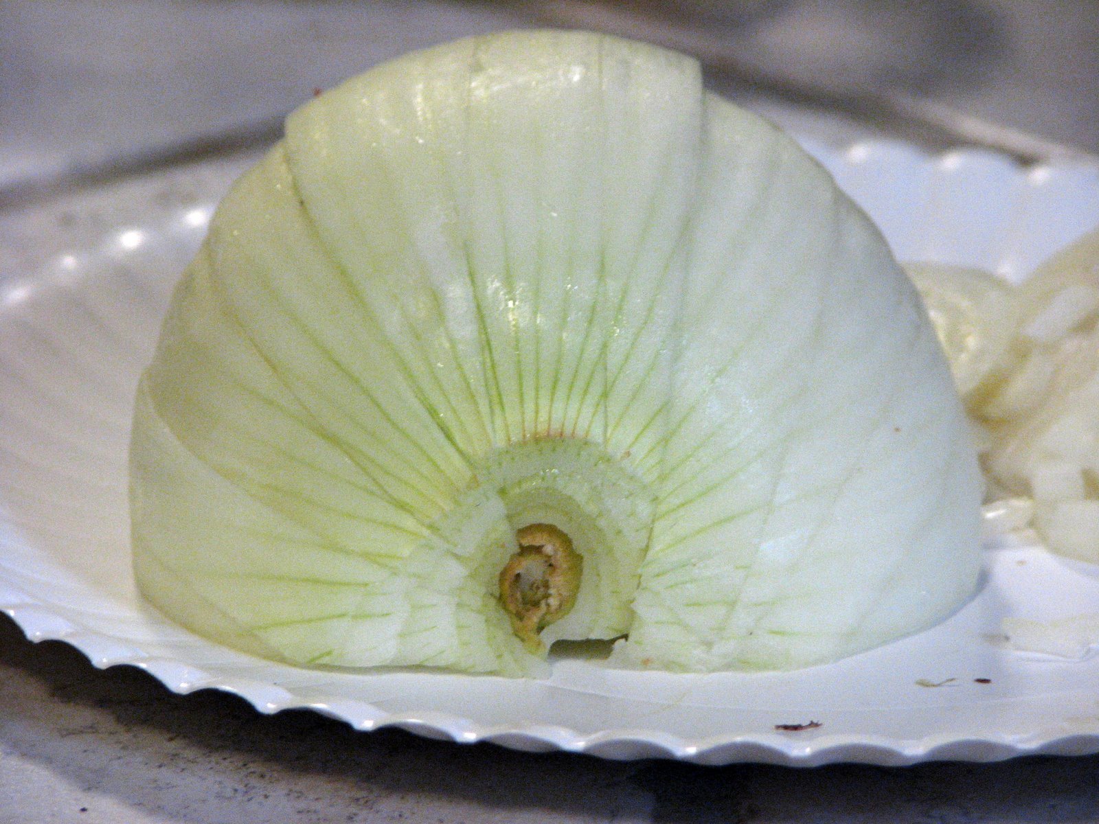 [How+To+Chop+An+Onion+Foure.jpg]