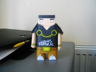 Shoulders Paper Toy