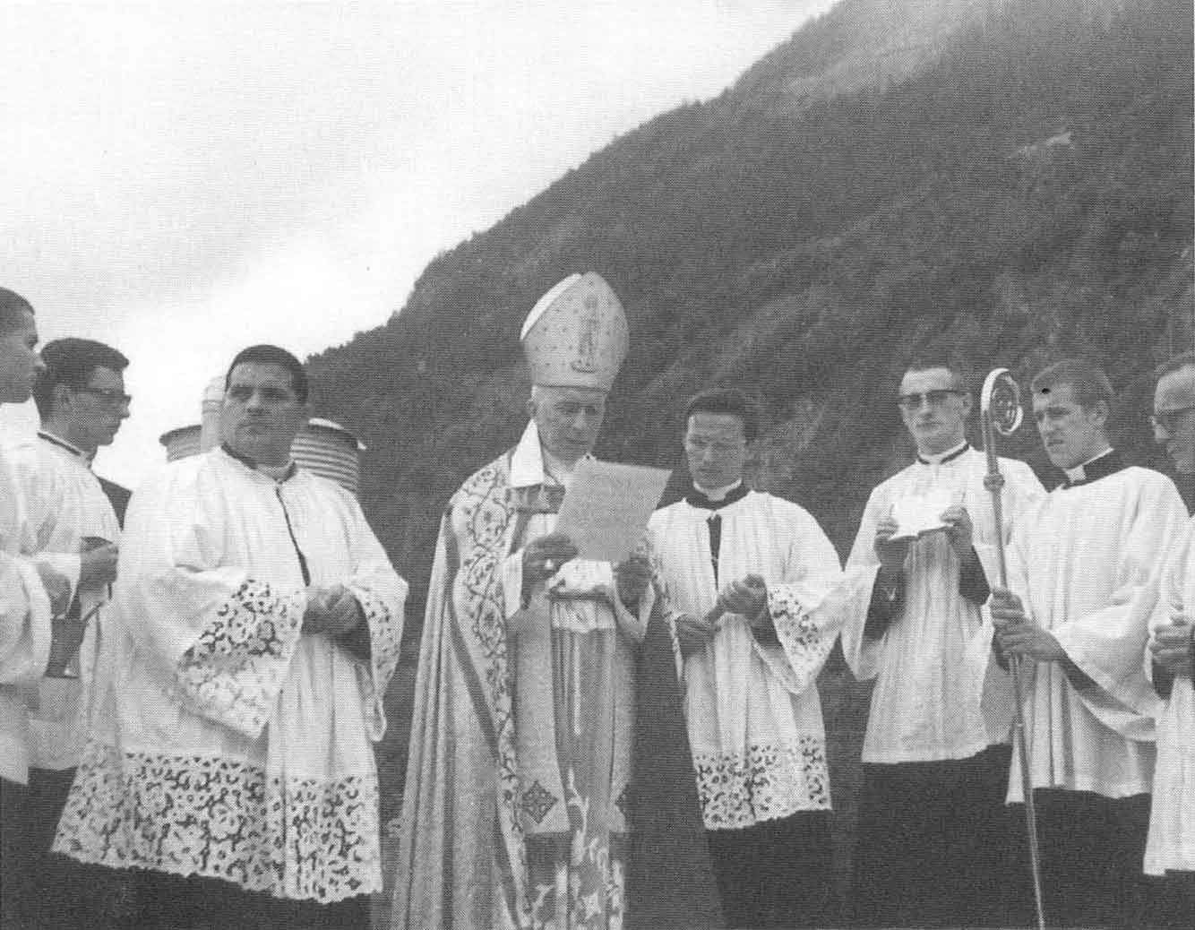 TERTIUM NON DATUR Mons. Lefebvre aveva consacrato la sua vita per la