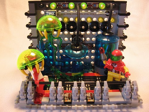 [metroid_lego.jpg]