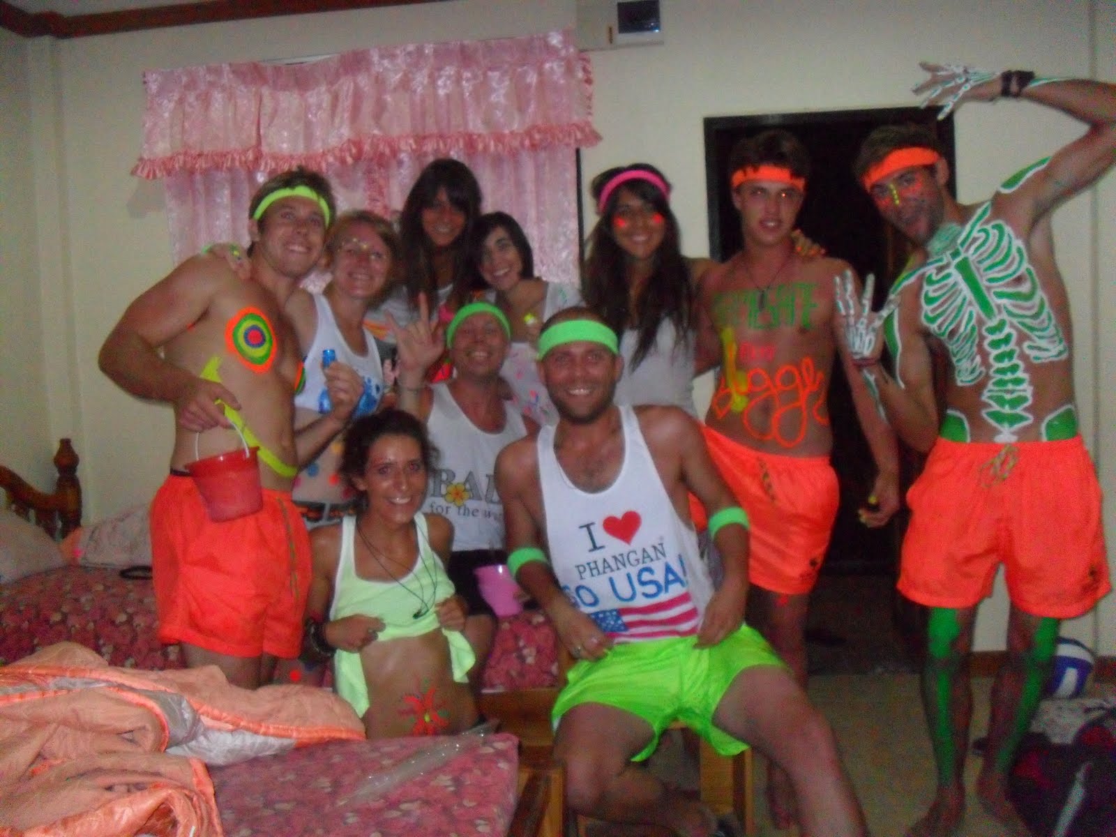 The Dandygram: The Full Moon Party (albeit on crutches), Body Painting ...