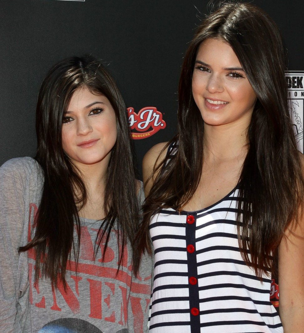 TeenCelebBuzz: Kendall & Kylie Jenner: SK8 4 Life Sisters