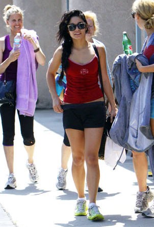 TeenCelebBuzz: Vanessa Hudgens: Yoga Class Cute