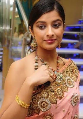 madhurima looking hq wall papers photo gallery