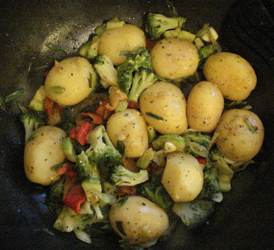 Cartofi  noi cu legume la wok