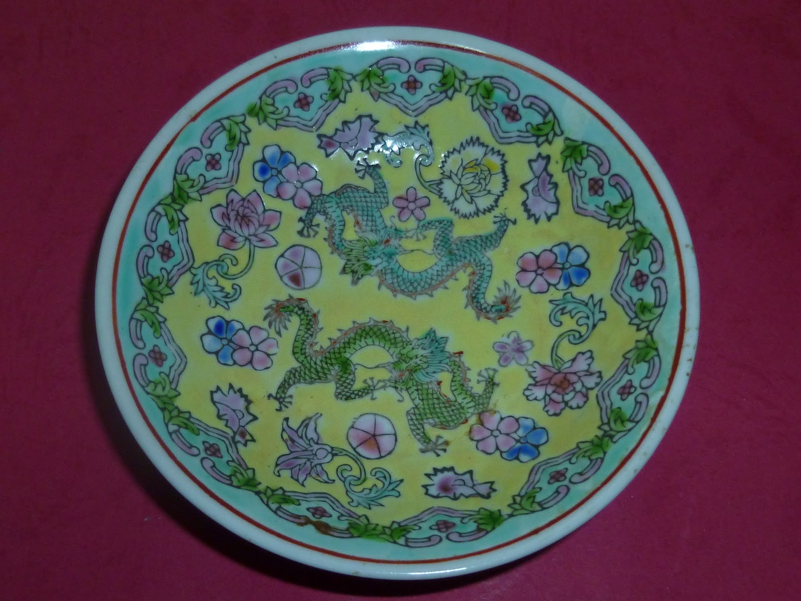 COLLECTIBLE CURIO Vintage Porcelain Chinese Small Charger Plate