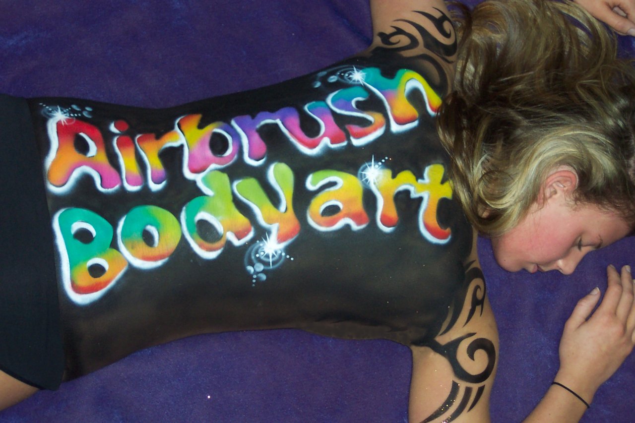 body painting art models Donna Nowak Show Her Back With Body Art Painting