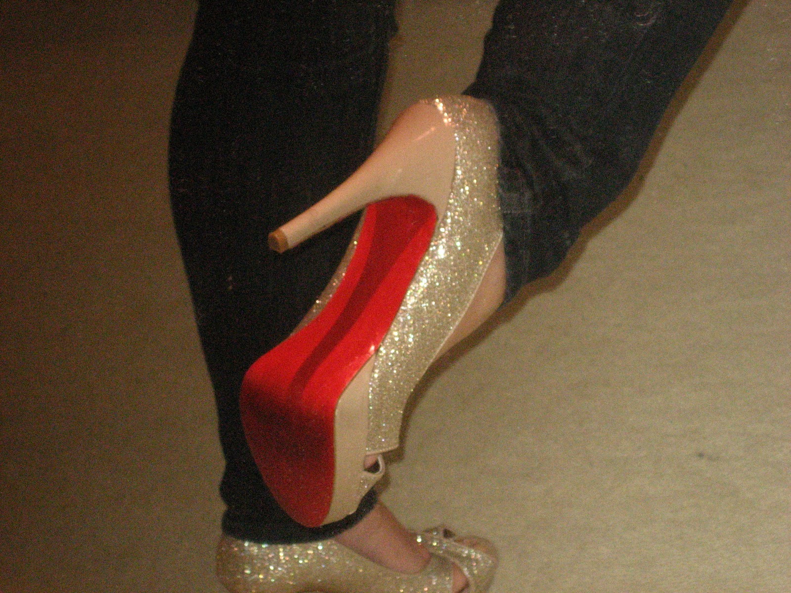 nh Reprise Paint your soles red