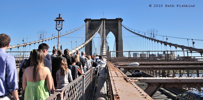 Beth's Photographs: Walking Across the Brooklyn Bridge