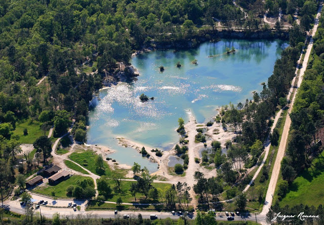 vue aérienne du Lac Bleu à Léognan en Gironde