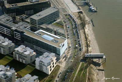 Photo aérienne des nouveaux bureaux du groupe Sud Ouest à Bordeaux Rive Droite