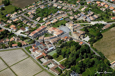 Vue aérienne de la commune de Martillac en Gironde