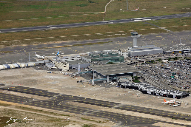 vue aérienne terminal low cost aéroport Bordeaux Mérignac