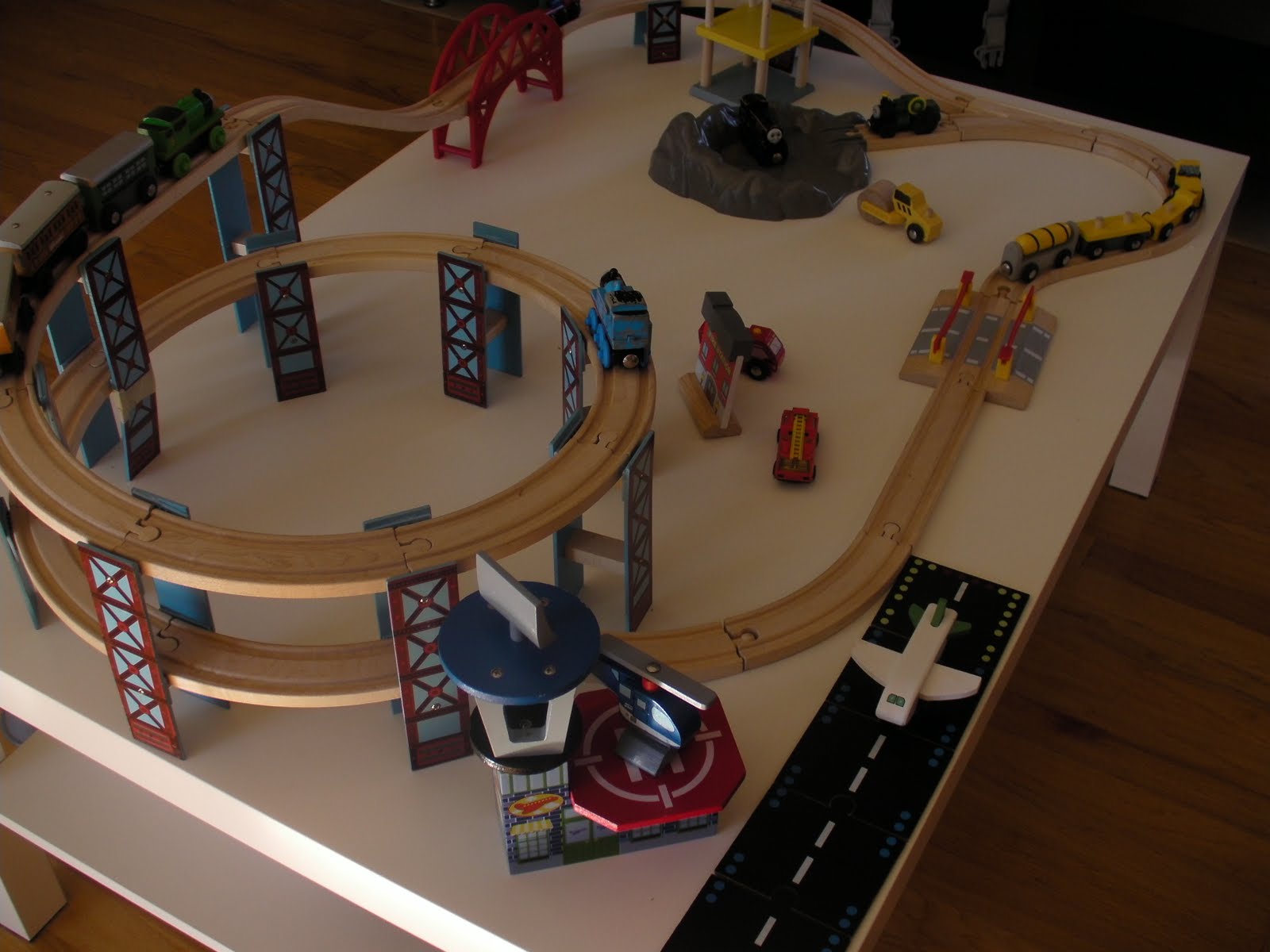 electric train table patterns