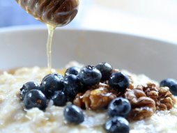 [go-faster-porridge-blueberries-toasted-walnuts-and-honey.jpg]