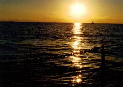 [sunset+from+boat.jpg]