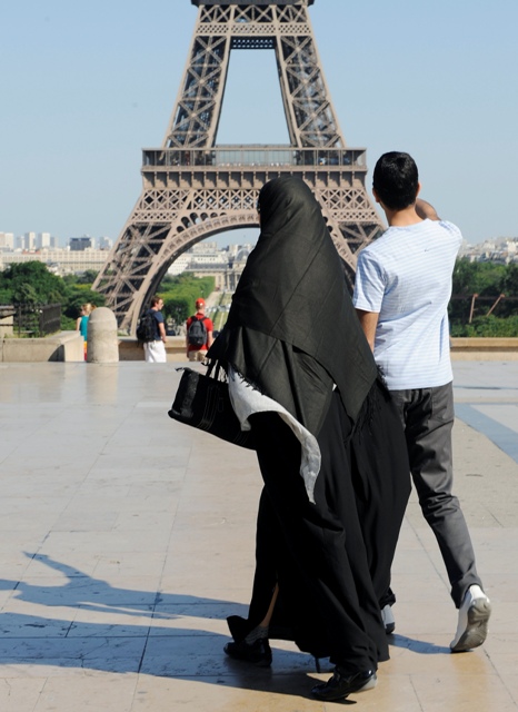 [burqa-eiffel.jpg]