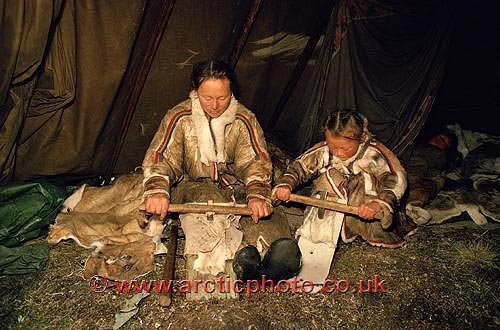 [nenets+mother+&+daughter.jpg]