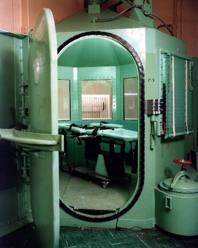 [lethal-injection-sanquentin2.jpg]