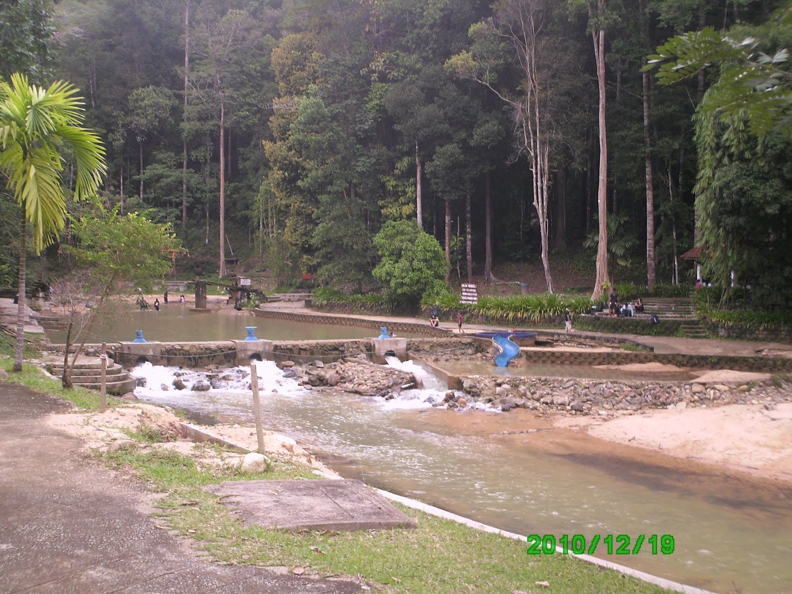 TERATAK KASIH: AIR TERJUN SUNGAI PANDAN,KUANTAN,PAHANG.