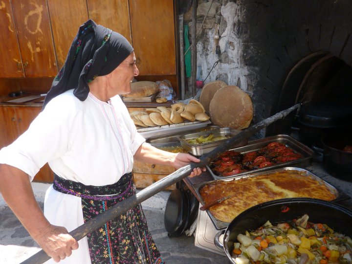 donna+cucina+greca