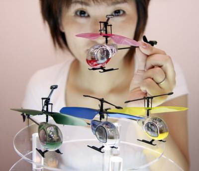 The world's smallest radio controlled helicopter  Heli-Q
