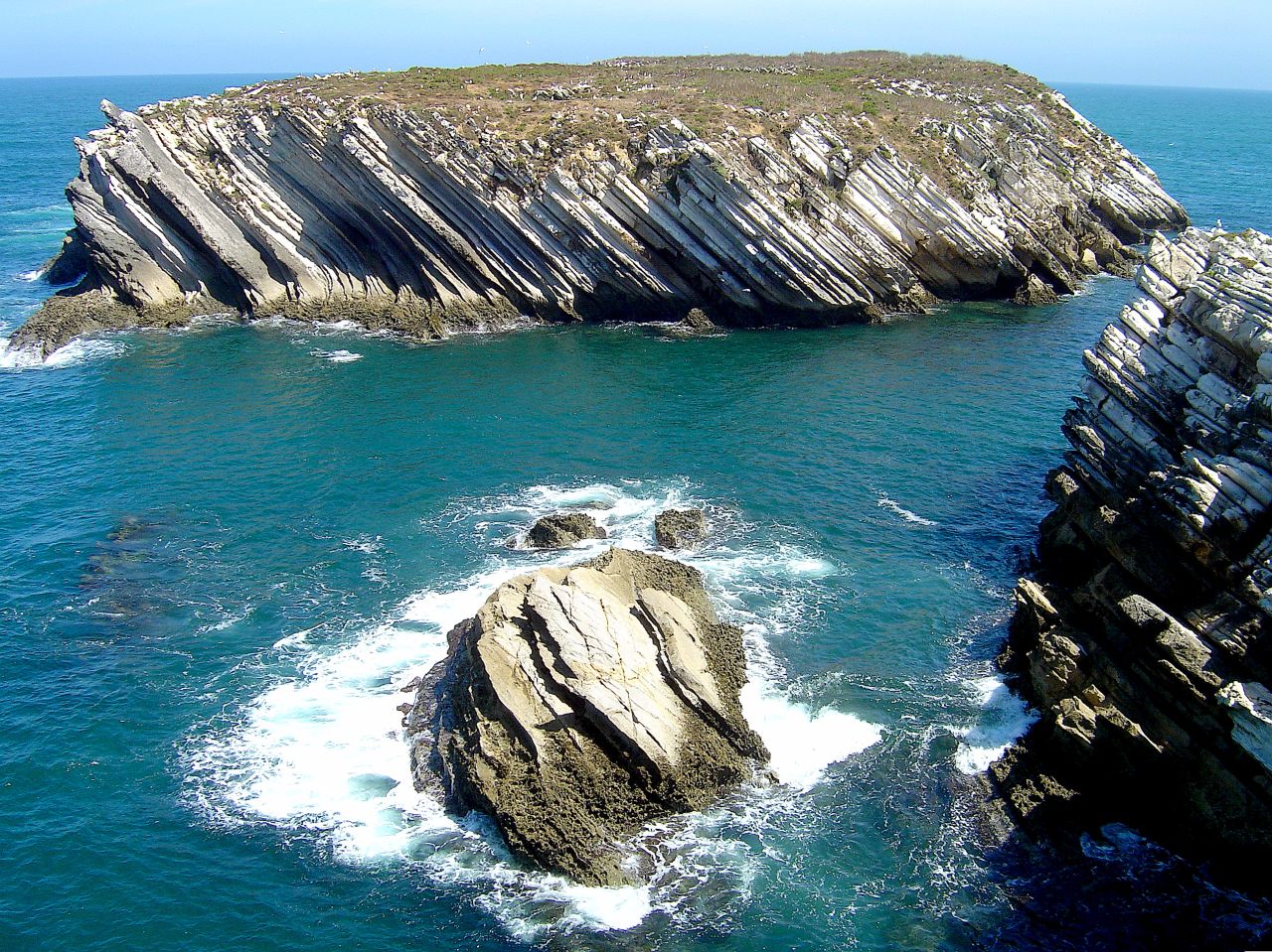 [Ilha_das_Pombas_vista_da_ilha_do_Baleal.jpg]