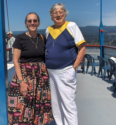 Gaelyn and Darlene on sternwheeler Columbia River