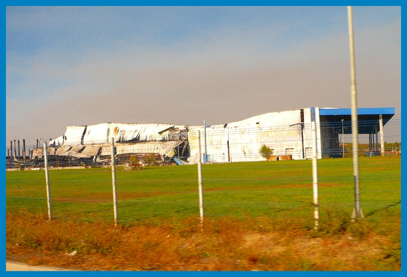 LO QUE QUEDA DE LA DISTRIBUIDORA RABIE EN LA RUTA 5 FRENTE A RUCAPEQUEN.