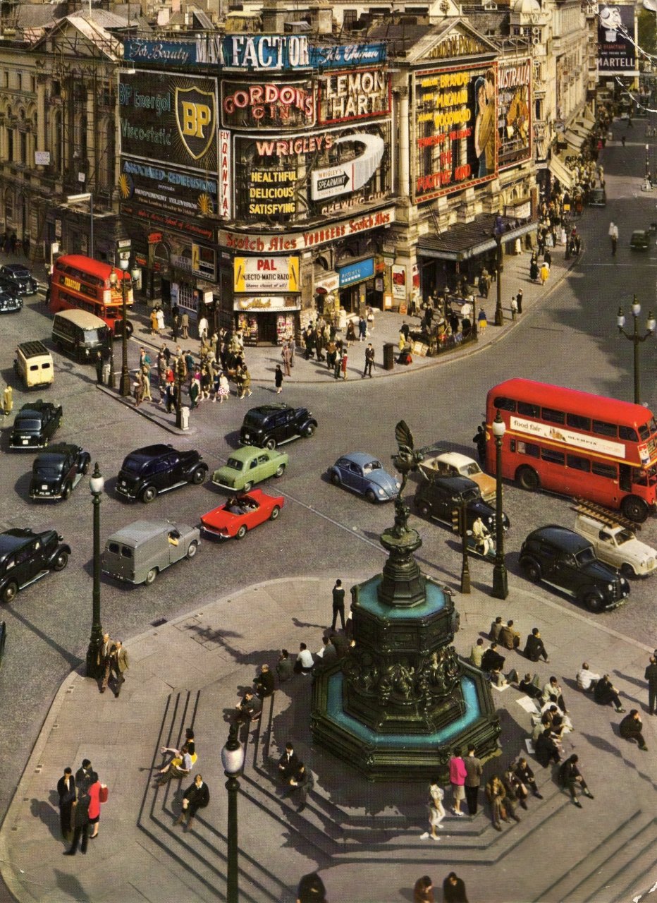 [London,+Piccadilly+Circus+-+1960's.jpg]