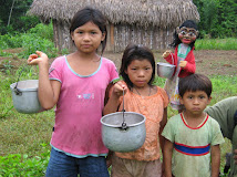 Con niñas Ashánincas