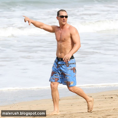 Matthew McConaughey At the Beach | FAMOUS HOT GUYS