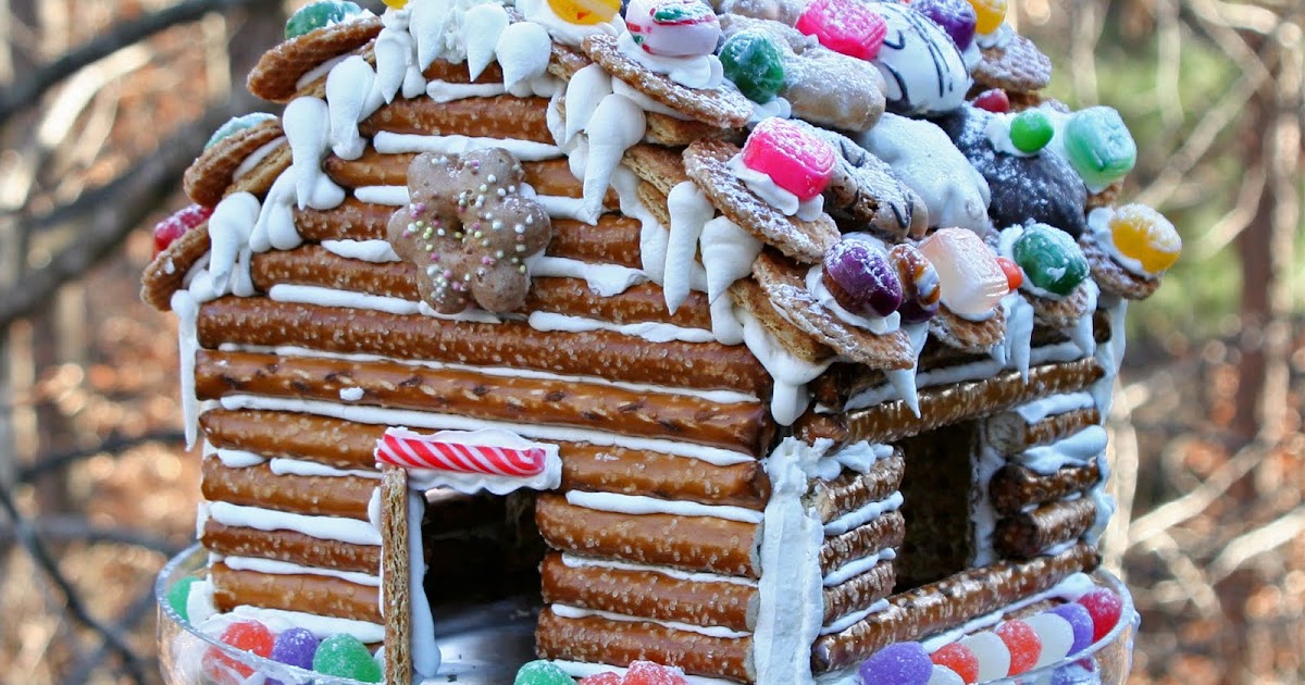 Ann Tuck's Super Mish Mash: Pretzel Gingerbread House