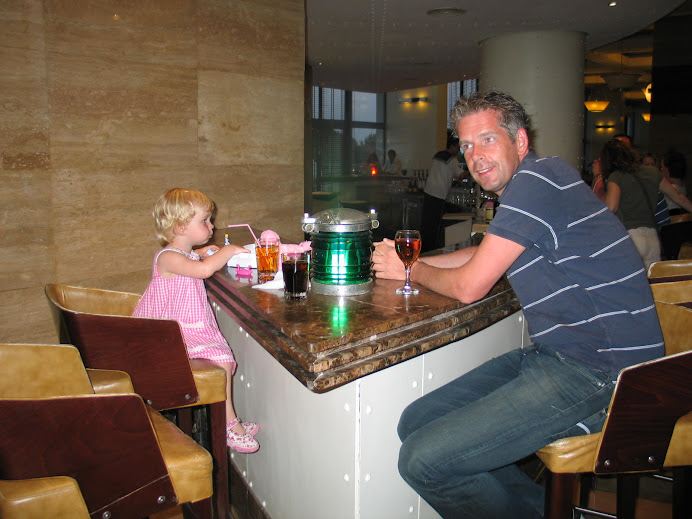 Borreltje drinken in lobby bar