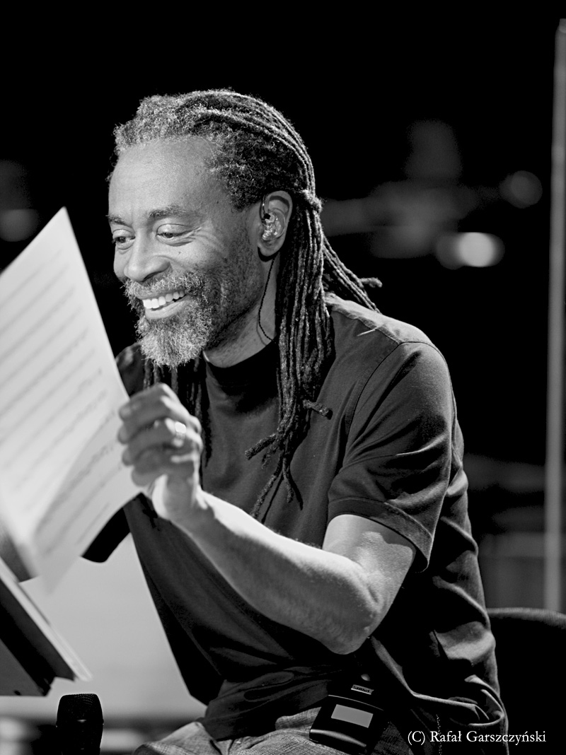 пандит. музыкант бартон. фрэнк энтони томас айеро младший. дэниел дэвис (музыкант). амон тобин.