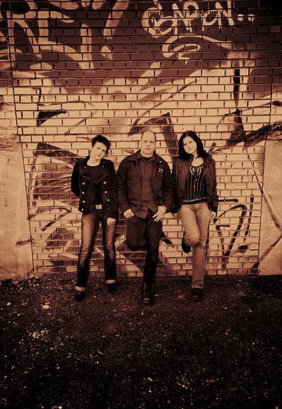 [A-25639-1204384451.jpg]