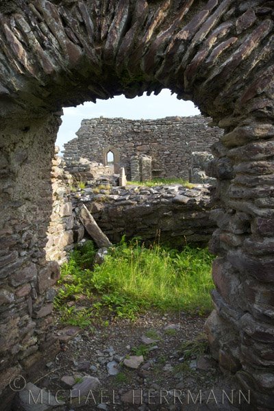 [P1000487ballinskelligsabbey.jpg]