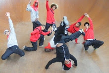 1er Avertissement, ce sont huit danseurs de hip hop...
