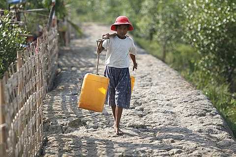 [Cyclone+Nargis11.jpg]