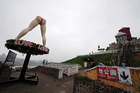 [Visitors+try+2.jpg]