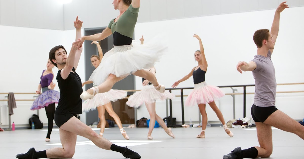 Harlequin blog: Harlequin WoodSpring sprung dance floor in new studios